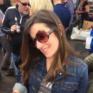 Meet your Posher, Crystal